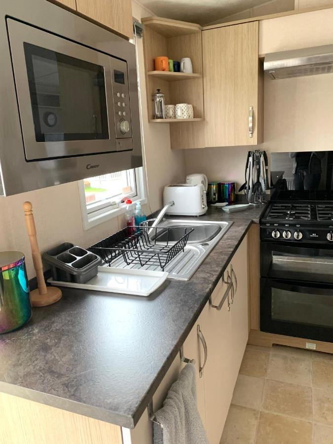 Mollys Retreat Pet Friendly Three Bed Caravan With Small Garden Newquay Bay Resort Quieter Area Of Park Exteriör bild