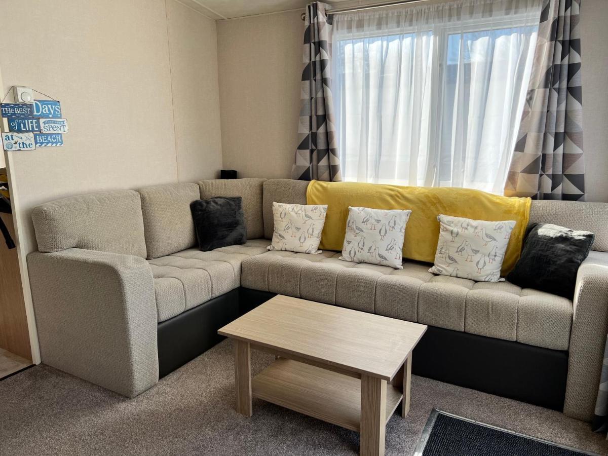 Mollys Retreat Pet Friendly Three Bed Caravan With Small Garden Newquay Bay Resort Quieter Area Of Park Exteriör bild