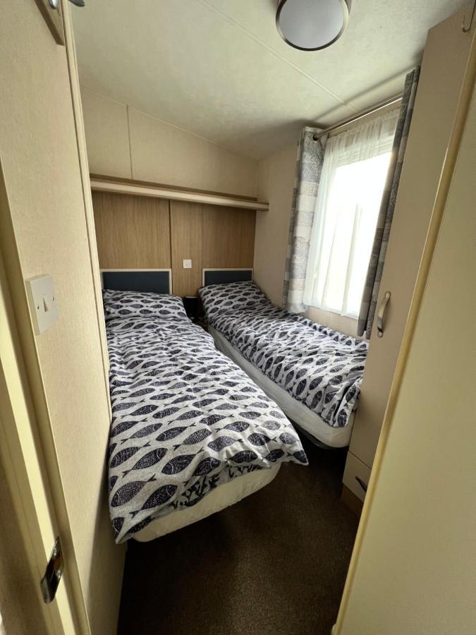 Mollys Retreat Pet Friendly Three Bed Caravan With Small Garden Newquay Bay Resort Quieter Area Of Park Exteriör bild