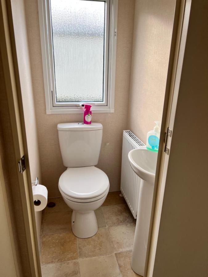 Mollys Retreat Pet Friendly Three Bed Caravan With Small Garden Newquay Bay Resort Quieter Area Of Park Exteriör bild