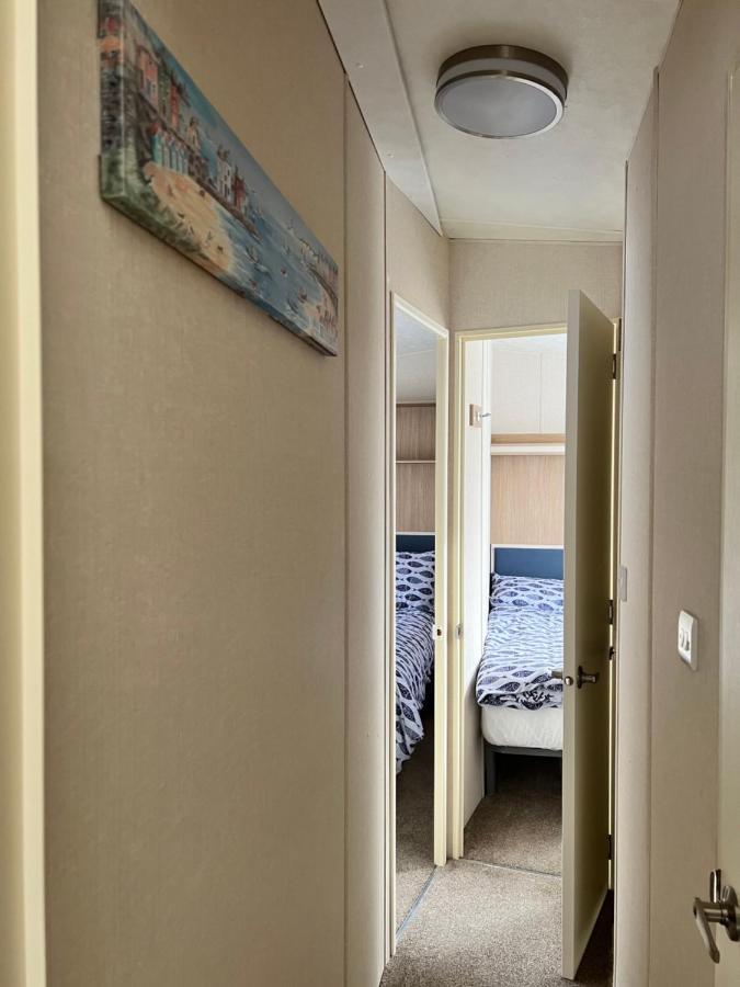 Mollys Retreat Pet Friendly Three Bed Caravan With Small Garden Newquay Bay Resort Quieter Area Of Park Exteriör bild