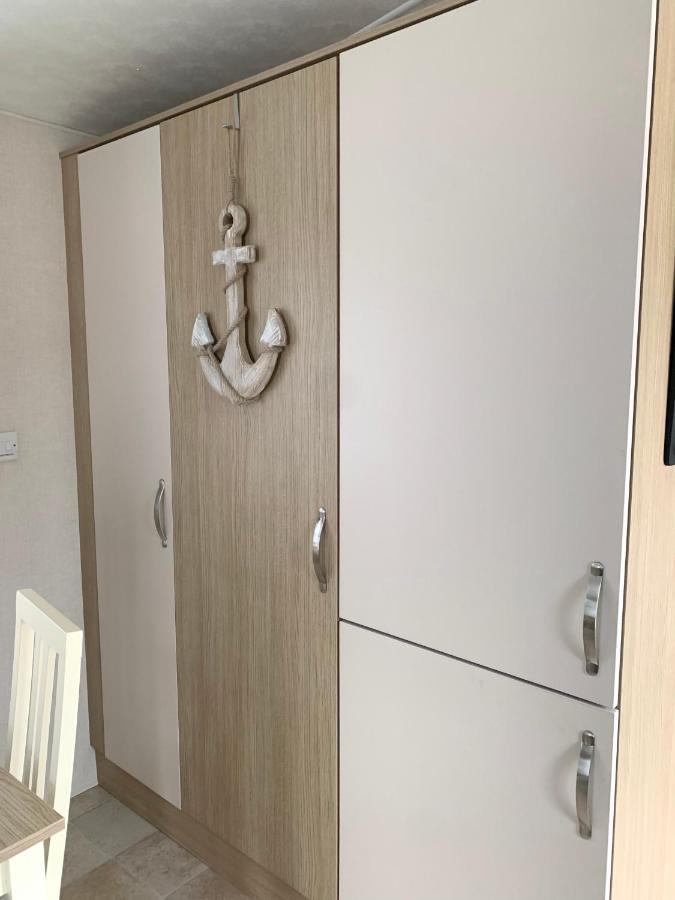 Mollys Retreat Pet Friendly Three Bed Caravan With Small Garden Newquay Bay Resort Quieter Area Of Park Exteriör bild
