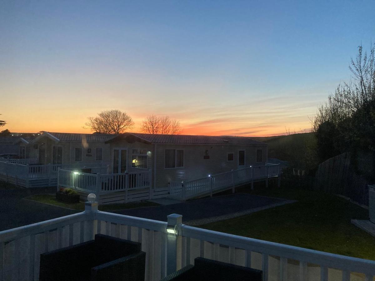 Mollys Retreat Pet Friendly Three Bed Caravan With Small Garden Newquay Bay Resort Quieter Area Of Park Exteriör bild
