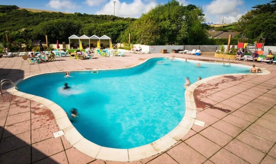 Mollys Retreat Pet Friendly Three Bed Caravan With Small Garden Newquay Bay Resort Quieter Area Of Park Exteriör bild
