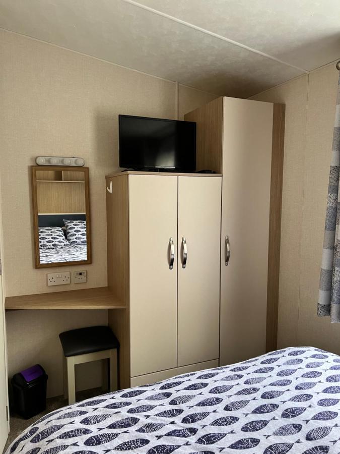 Mollys Retreat Pet Friendly Three Bed Caravan With Small Garden Newquay Bay Resort Quieter Area Of Park Exteriör bild